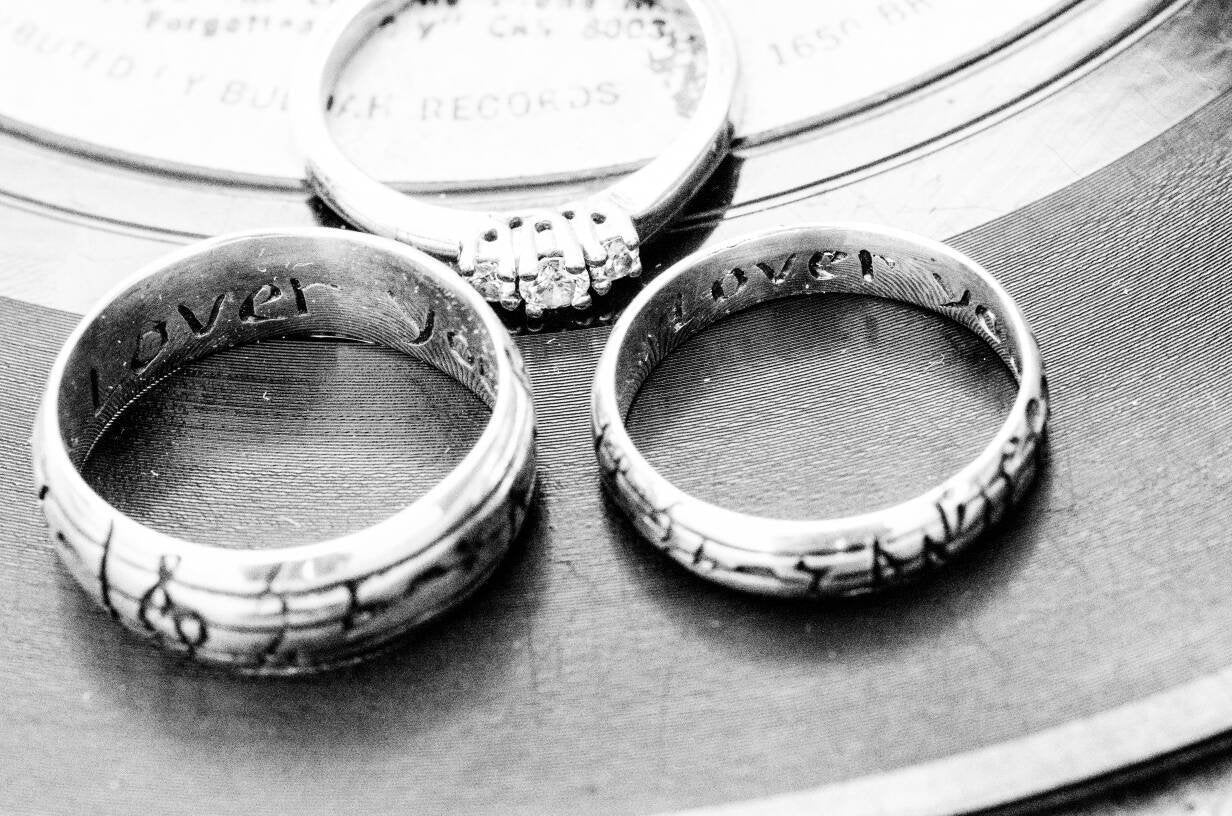 Elvish Engraved Wedding Ring Inspired By Lord of the Rings | Geeky wedding  rings, Engraved wedding rings, Wedding rings